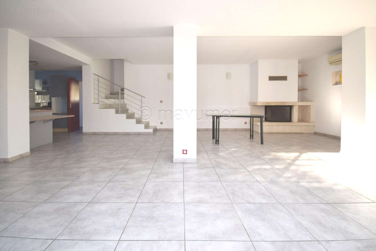Maison familiale avec jardin, terrasses, garage St Marguerite- Dromel? 13009 Marseille n°5