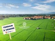 Terrain à LONGEVILLES-MONT-D&#039;OR