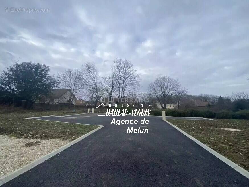 Terrain à FONTENAY-LE-VICOMTE