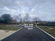 Terrain à FONTENAY-LE-VICOMTE