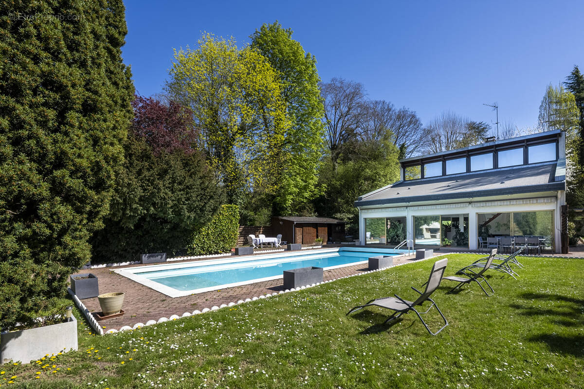 Maison à LA CELLE-SAINT-CLOUD