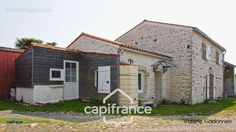 Dpt Vendée (85),  Maison charentaise rénovée avec dépendances et terrain à bâtir – Vix - photo 31