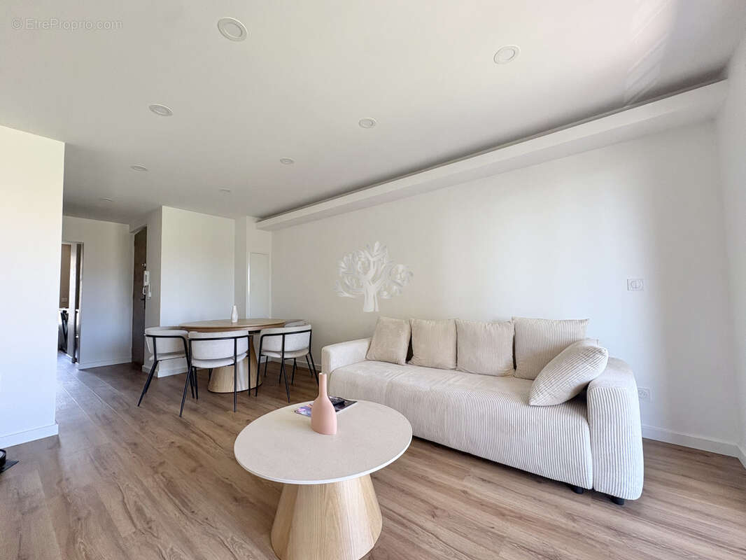 Appartement à SIX-FOURS-LES-PLAGES