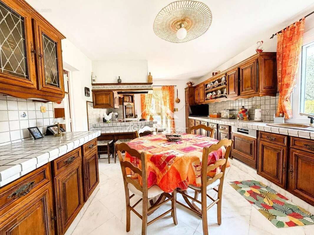 Villa Ribaute-les-Tavernes 230 m² habitables sur 9700 m² de terrain - photo 10