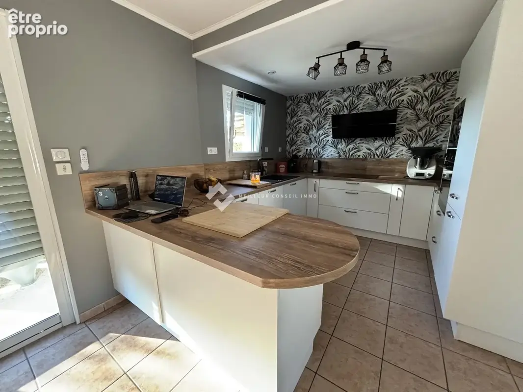 Maison 9 pièces 159 m² à vendre à Neuville-De-Poitou (86170) - photo 4