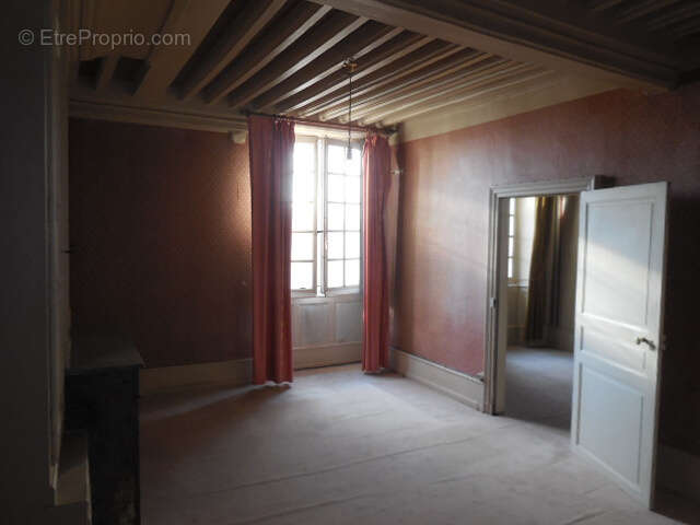 Appartement à MARINGUES