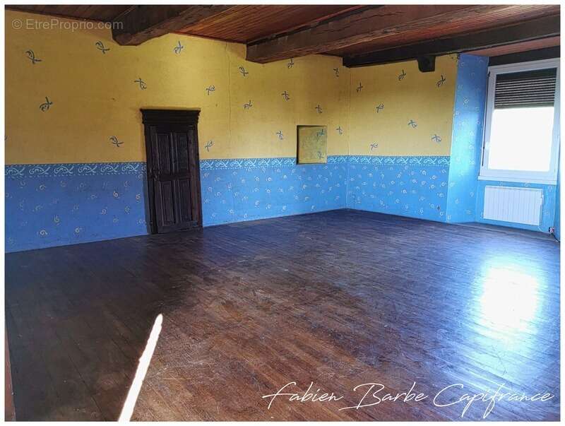 Maison à NEANT-SUR-YVEL