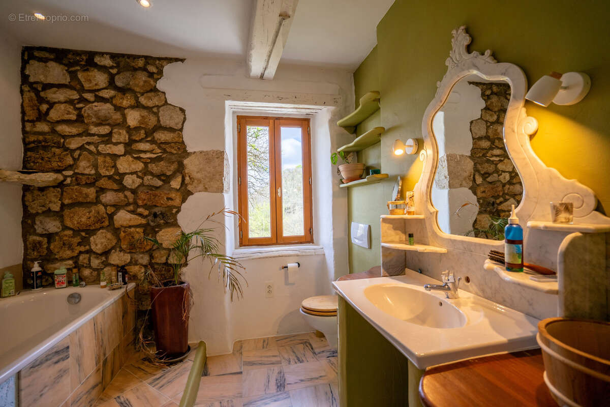 Maison à MONTAIGU-DE-QUERCY