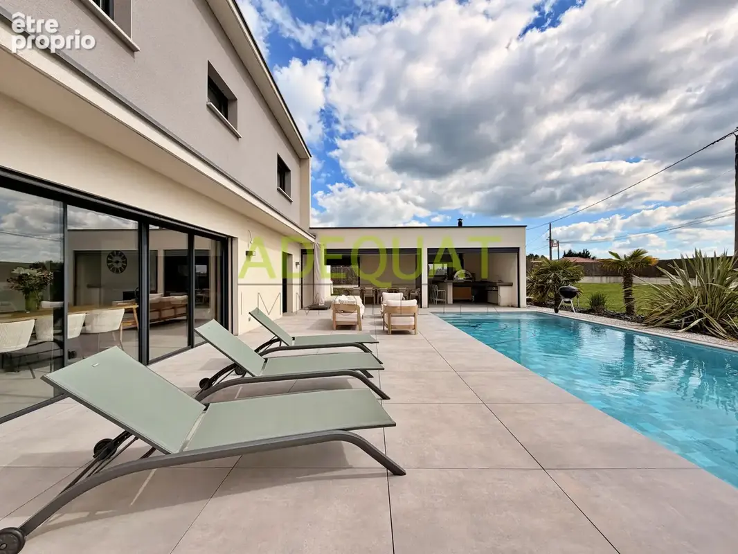 SAINT SAVIN secteur 'DEMPTEZIEU', maison individuelle avec garage + terrain de 1215m2 + piscine + pool house.. - photo 4