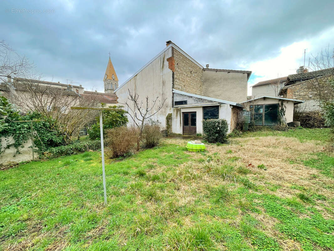 Maison à ORLIENAS