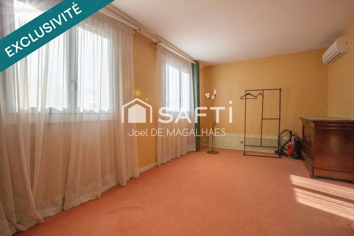 Photo 9 - Maison à LE MESNIL-SAINT-DENIS