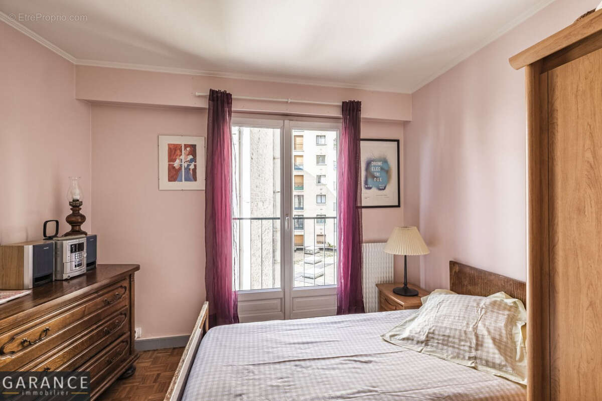 Appartement à PARIS-14E