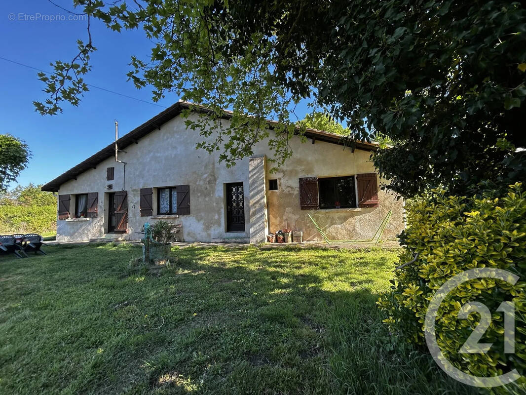 Maison à COUTRAS