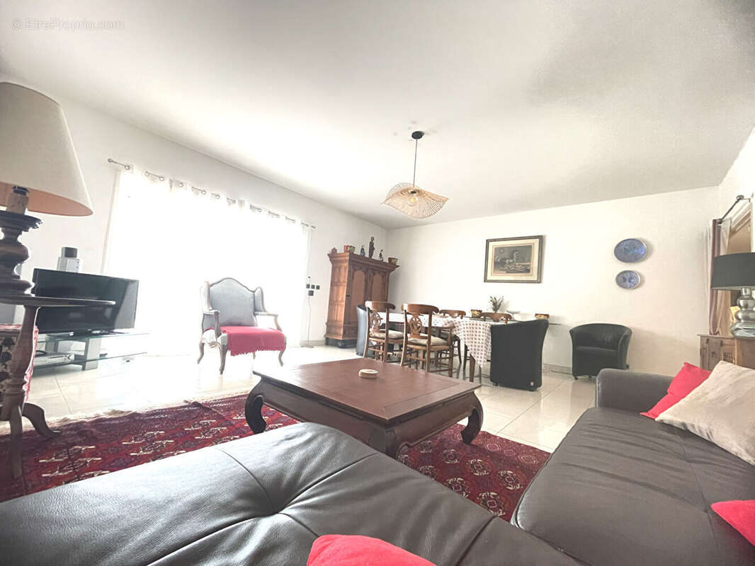 Appartement à SAINT-CYR-SUR-MER