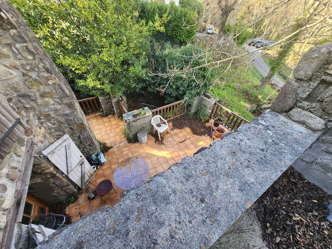 Maison de hameau en pierre sur un terrain attenant de 200 m2 avec stationnement et garage - photo 10