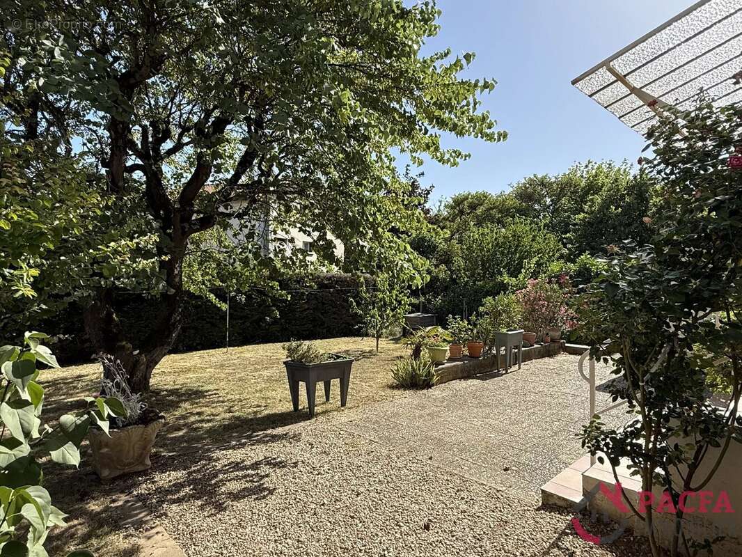 CASTRES -  Crabié, maison avec garage et jardin - photo 8
