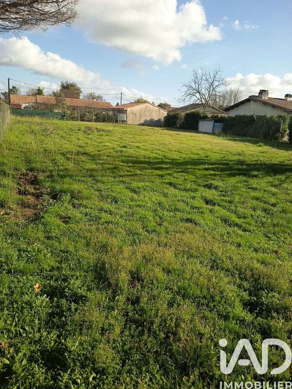 Terrain 1279 m² à Chamadelle  - photo 3
