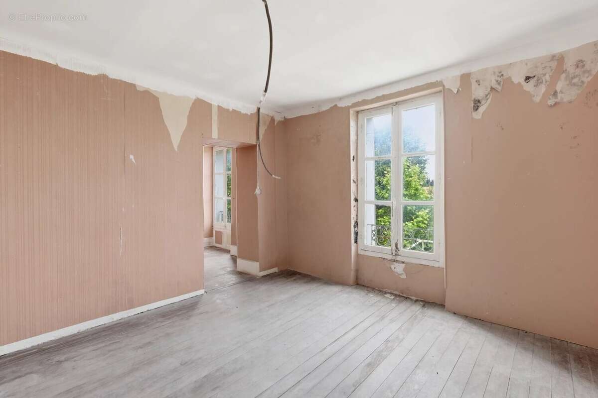 Maison à MOURIES