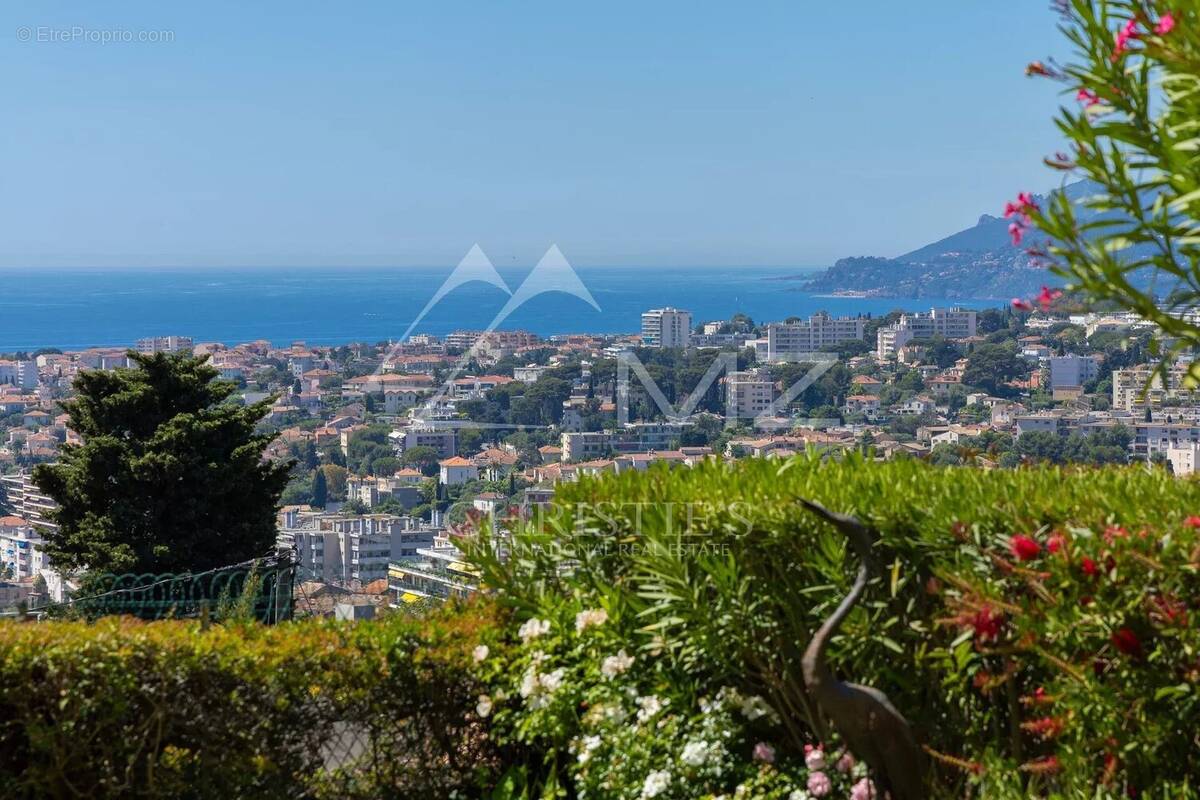 Appartement à LE CANNET