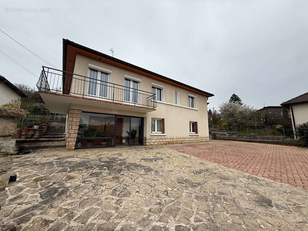 Maison à LONS-LE-SAUNIER