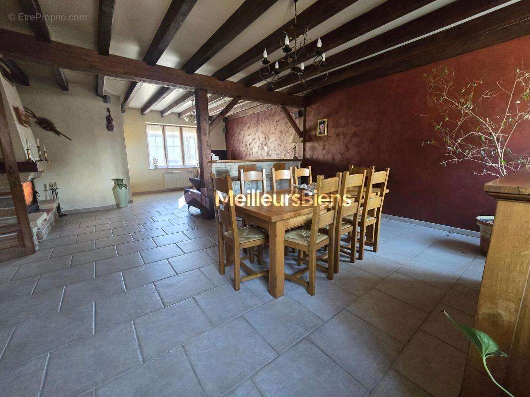 Maison à LES MAILLYS