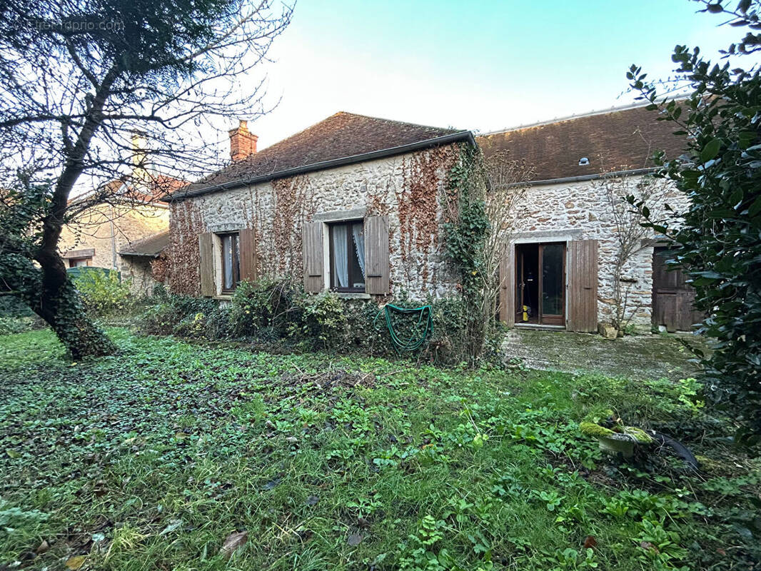 Maison à VERT-SAINT-DENIS