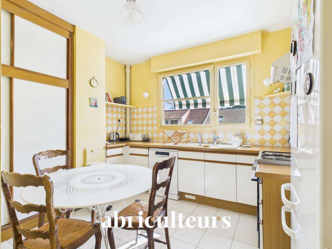 Appartement familial de 120 m²  avec balcons en vente dans le Quartier Petit Chambord (92340) - photo 7
