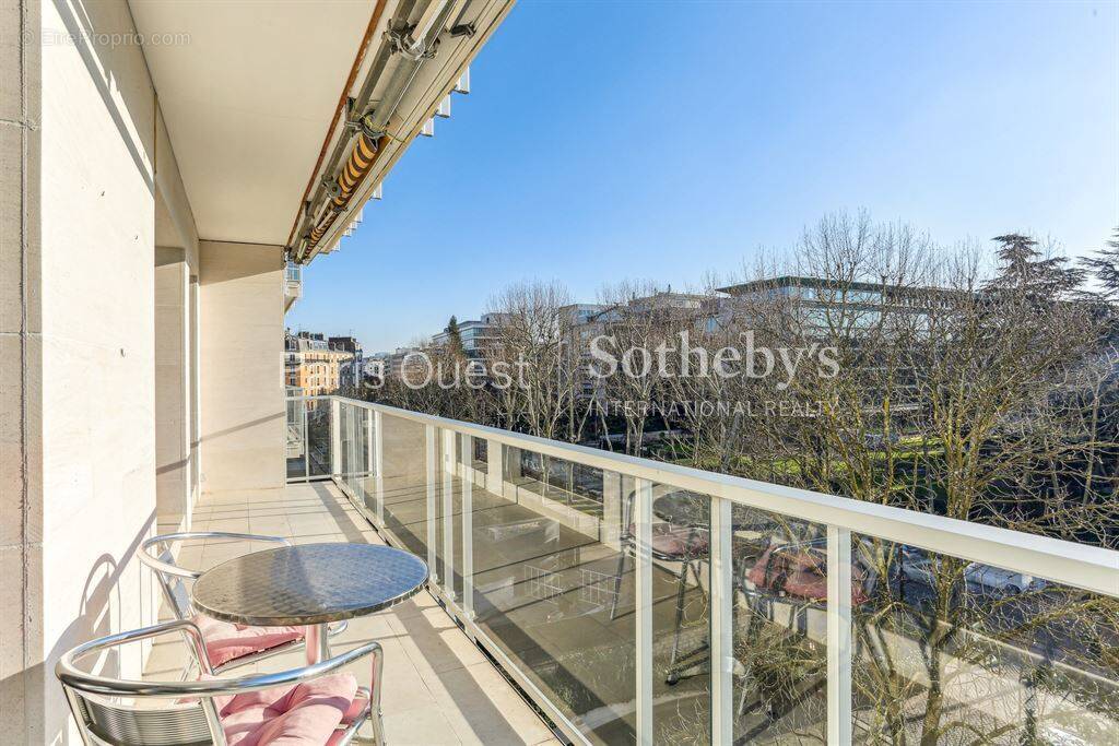 Appartement à NEUILLY-SUR-SEINE