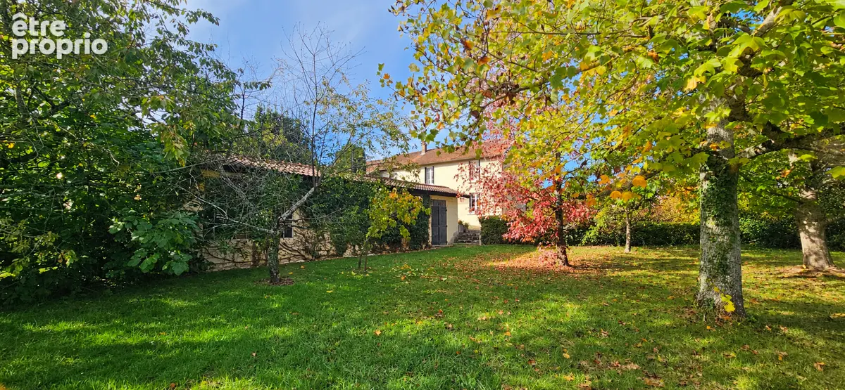 Maison La Tour Du Pin 5 pièce(s) 130 m2 - photo 1