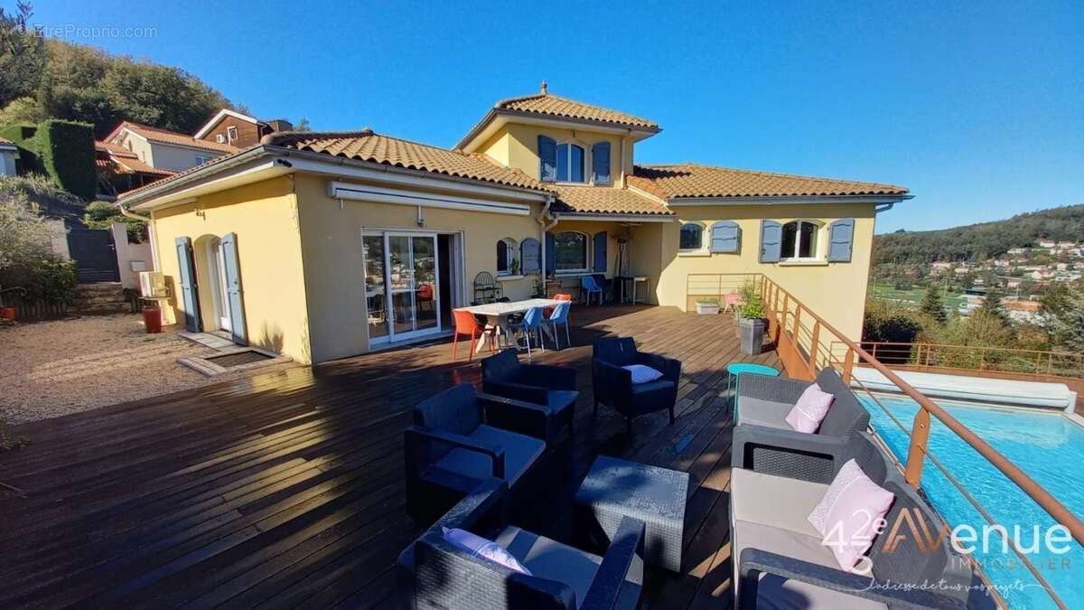 Maison à SAINT-PRIEST-EN-JAREZ