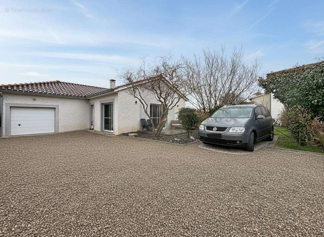 Maison à CLONAS-SUR-VAREZE