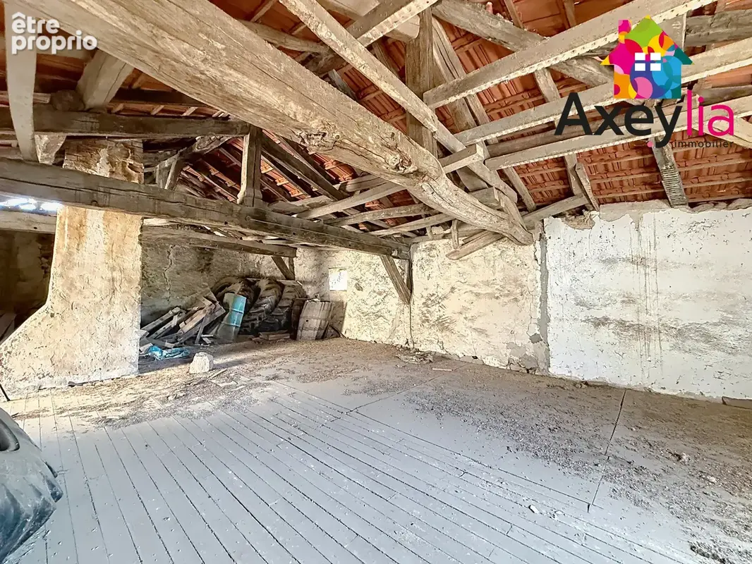 A vendre - saint-bonnet-des-quarts - ancien atelier à réhabiliter avec petit terrain et caves - photo 3