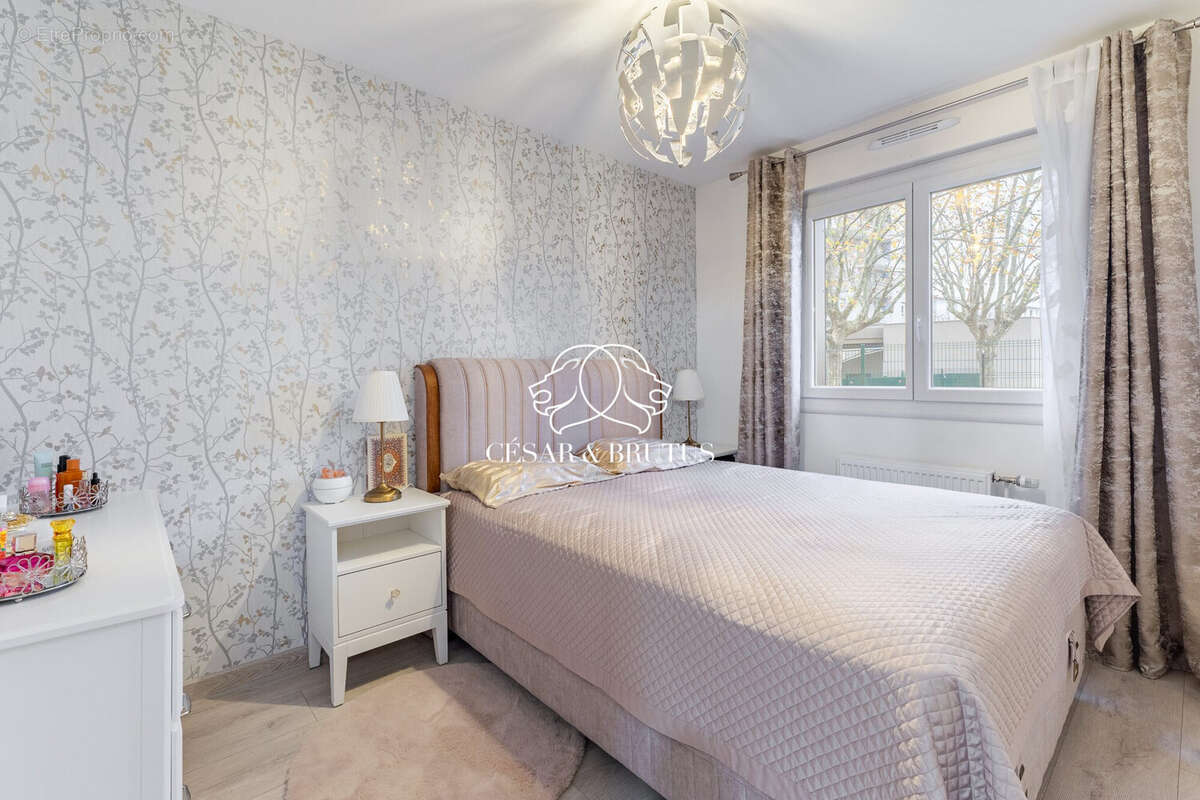 CHAMBRE 1 - Appartement à VENISSIEUX