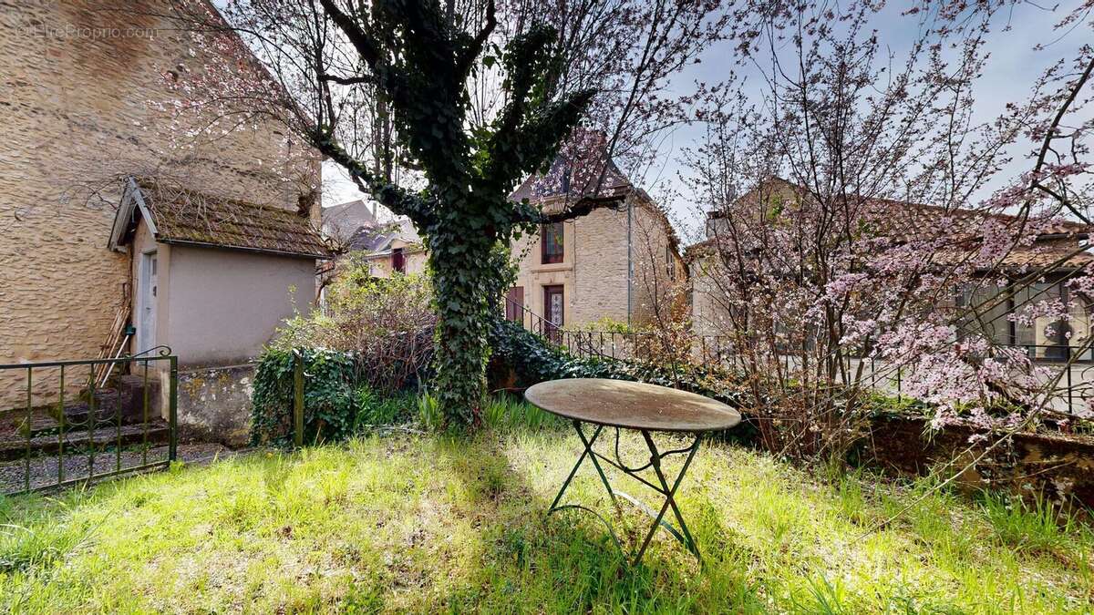 Ensembleenpierressitueaucoeurdunvillageaveccommerc - Maison à SIORAC-EN-PERIGORD