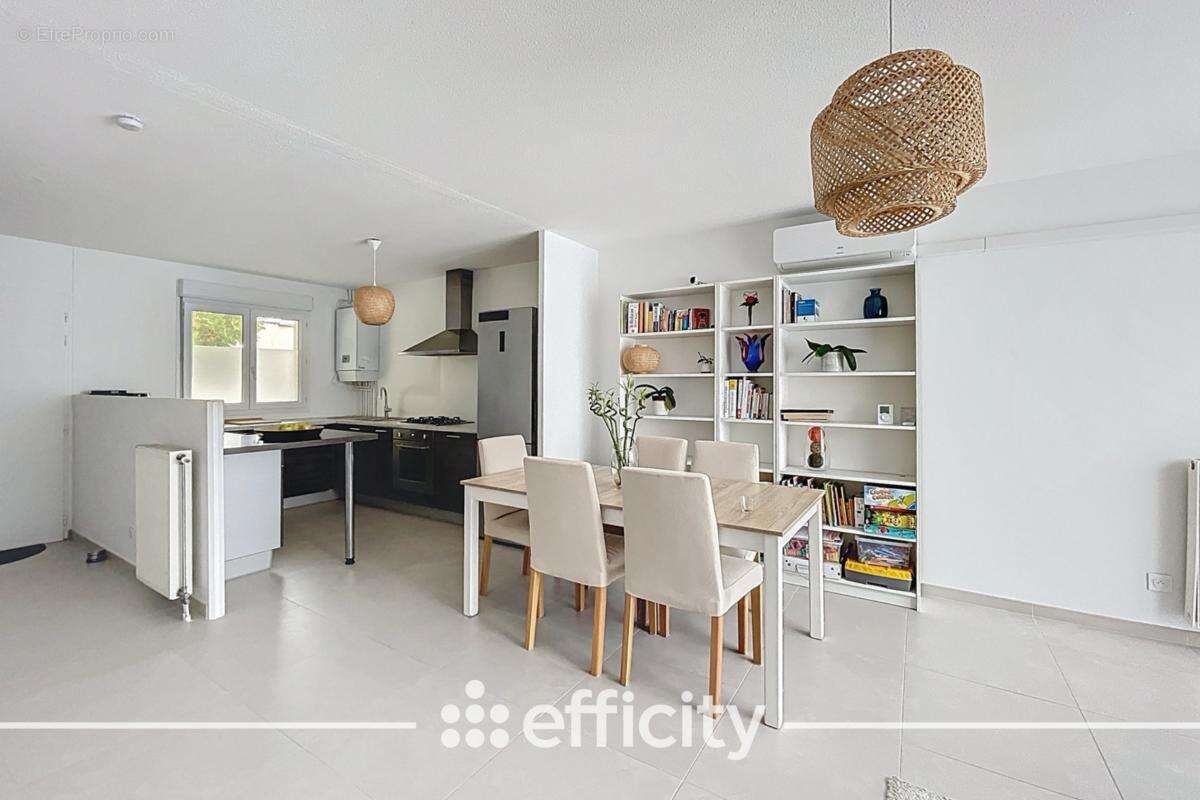 Appartement à MEYZIEU