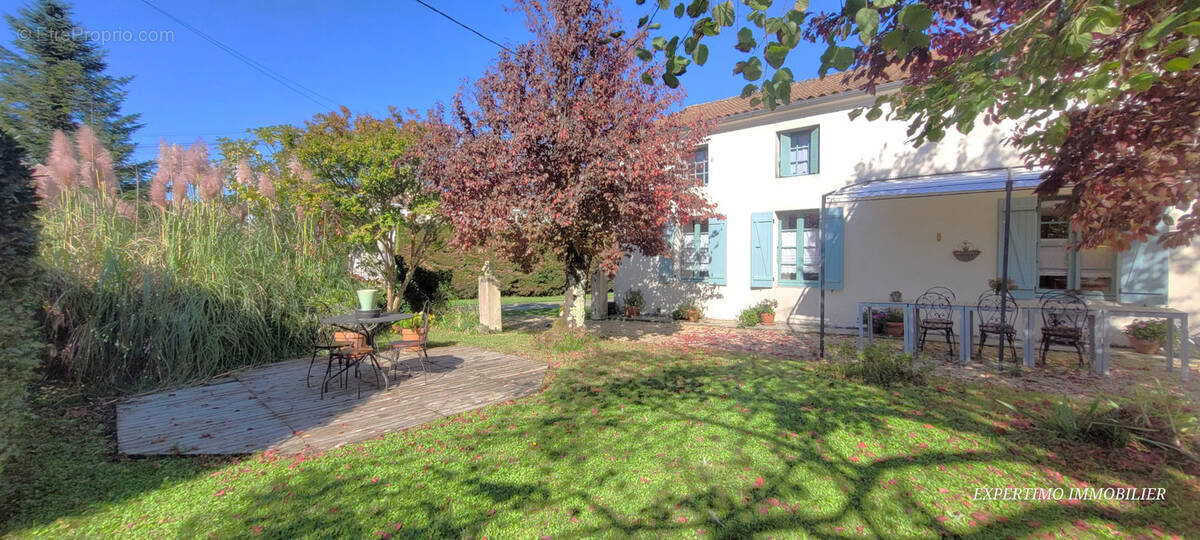 Maison à JONZAC