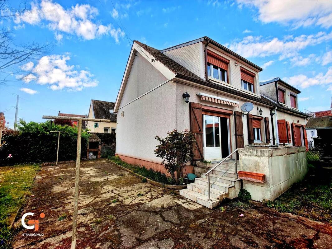 Maison à SAINT-ETIENNE-DU-ROUVRAY