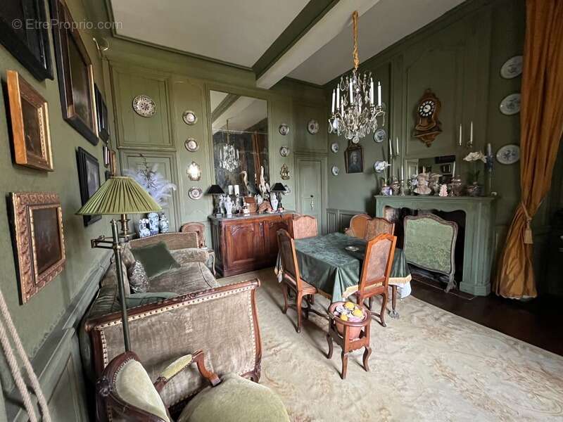 ELEGANT CHATEAU XVIIIs, sans travaux, sur 1 hectare clos de murs, jardin paysagé, chapelle, orangerie, dépendances, pour famille - photo 5