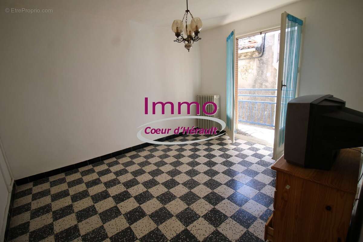 Appartement à ANIANE