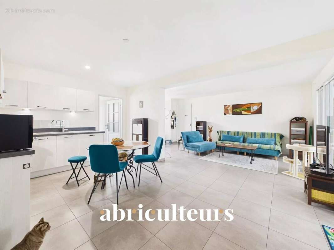 Appartement à PELISSANNE