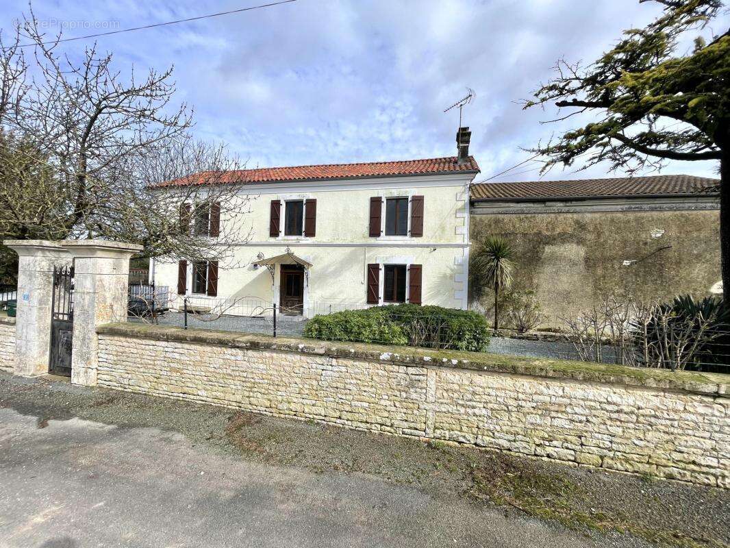 Belle maison en pierre de 4 chambres en bordure de village - photo 2