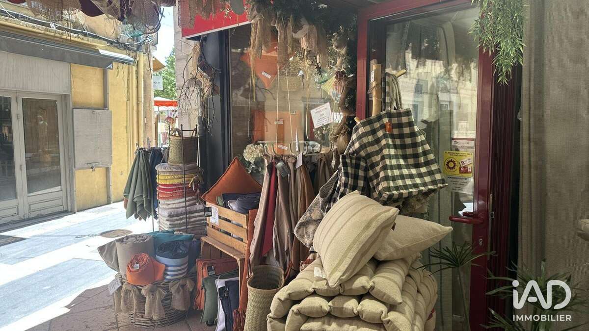 Photo 4 - Commerce à APT