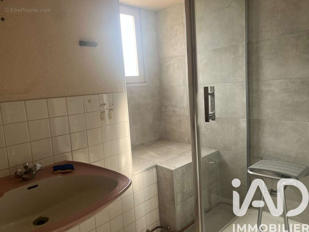 Maison 52 m² à Sail-Sous-Couzan  - photo 9