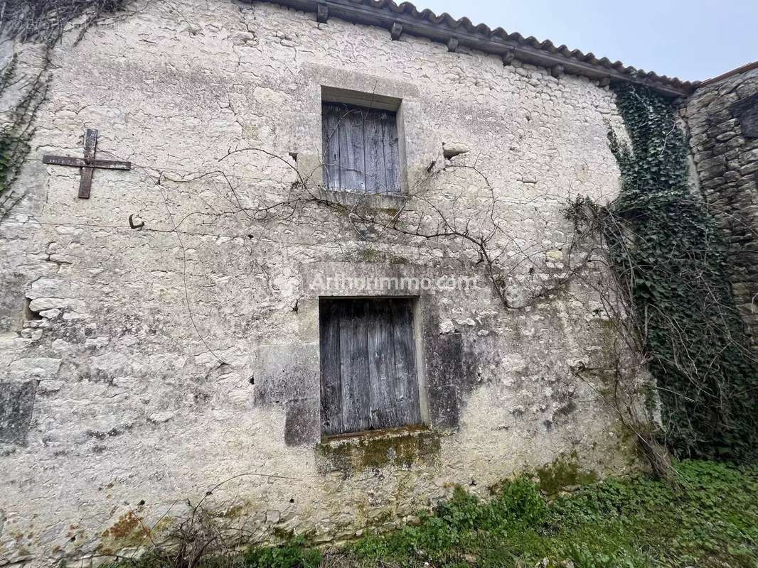 Maison à LA VERGNE