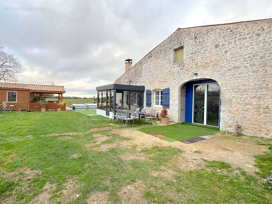 Maison à SAINT-ROMAIN-DE-BENET