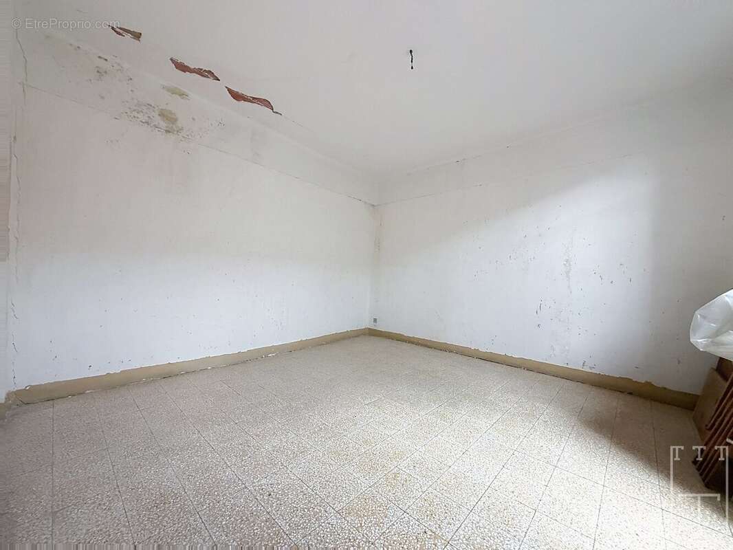 Maison en pierre A RENOVER avec possibilité de créer plusieurs logements. - photo 29