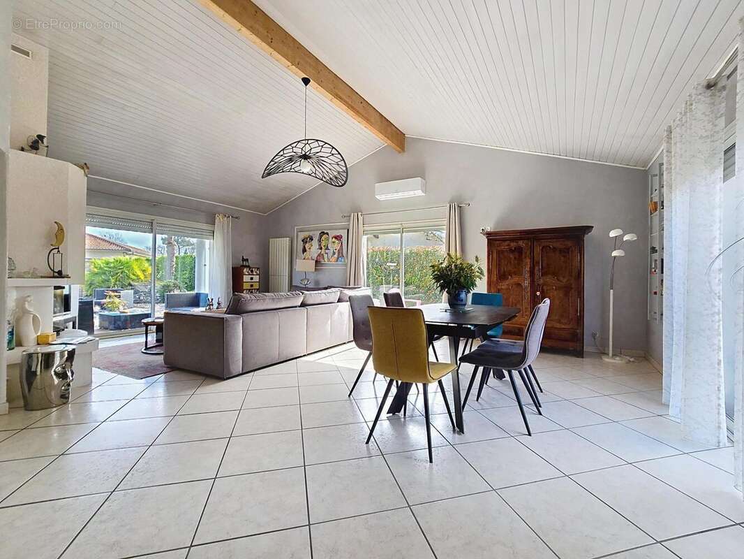 Photo 2 - Maison à SAINT-JEAN-D'ILLAC