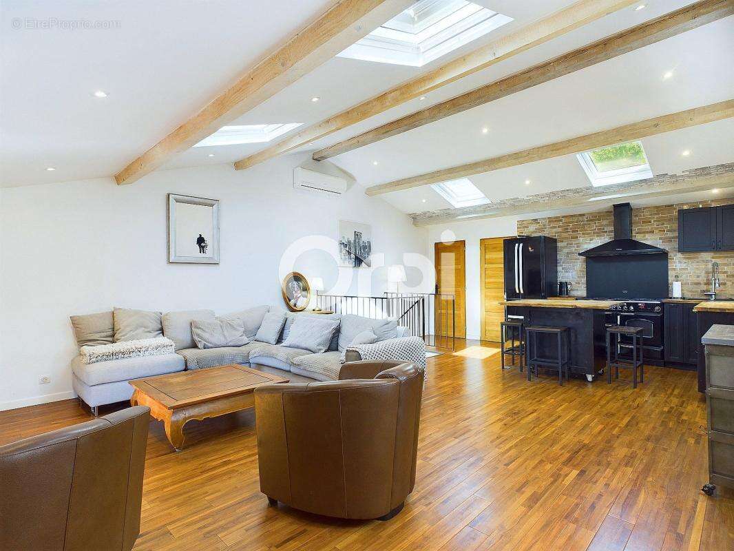 Maison rénovée - trois chambres possibles - prestations intérieures et extérieures de qualité -  belle pièce à vivre lumineuse - - photo 3