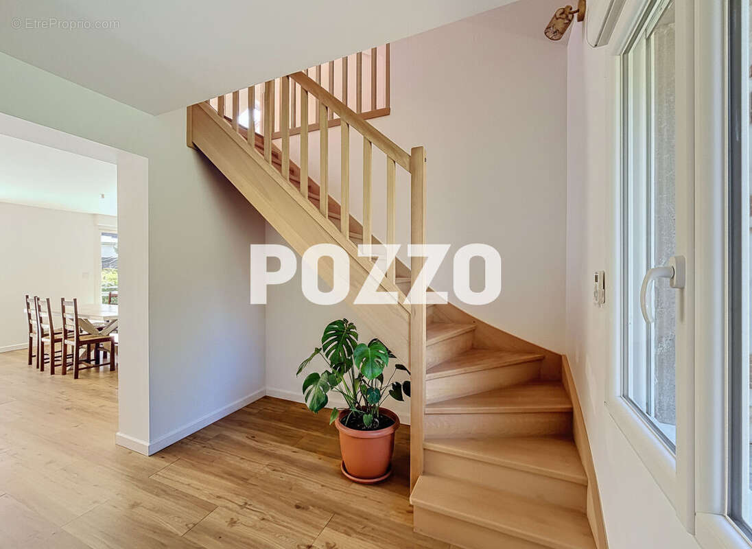 Vente : maison 6 pièces (115 m²) à SAINT PIERRE LANGERS (50530) - photo 4