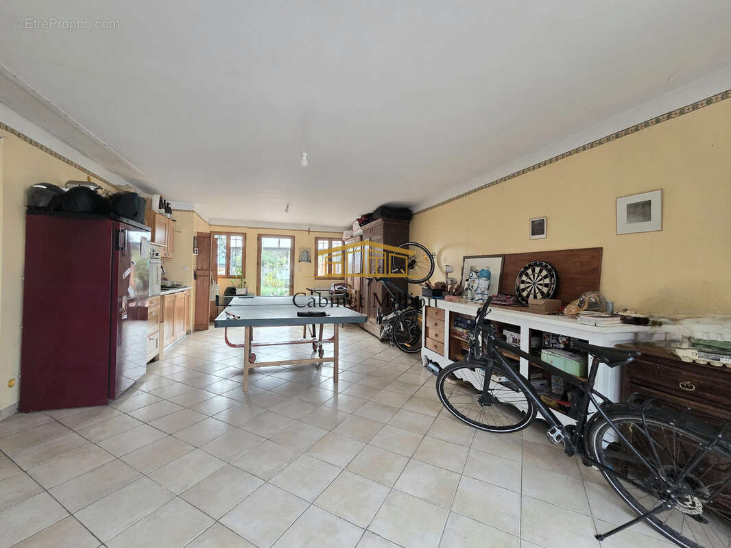 Maison à VIC-LA-GARDIOLE